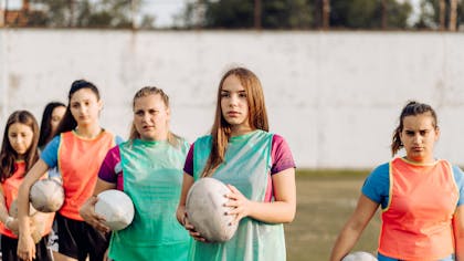 Jeunes filles, terrain, rugby