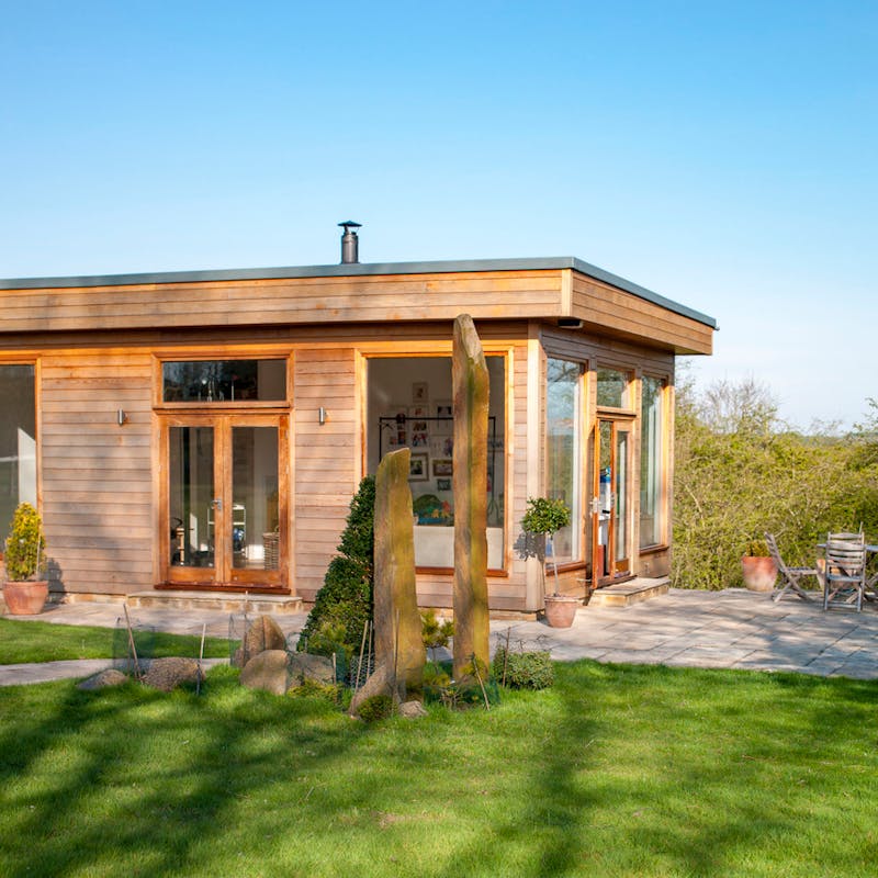 Agrandir sa maison : et si vous construisiez un studio de jardin ?