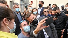 Que risque l’homme qui a giflé Emmanuel Macron ?