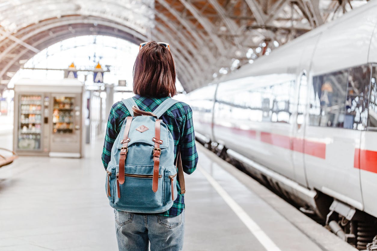 Pass Ter Bons D Achat Ouigo Tgv Max Les Offres De La Sncf Pour Aider Les Jeunes A Partir Cet Ete Dossier Familial