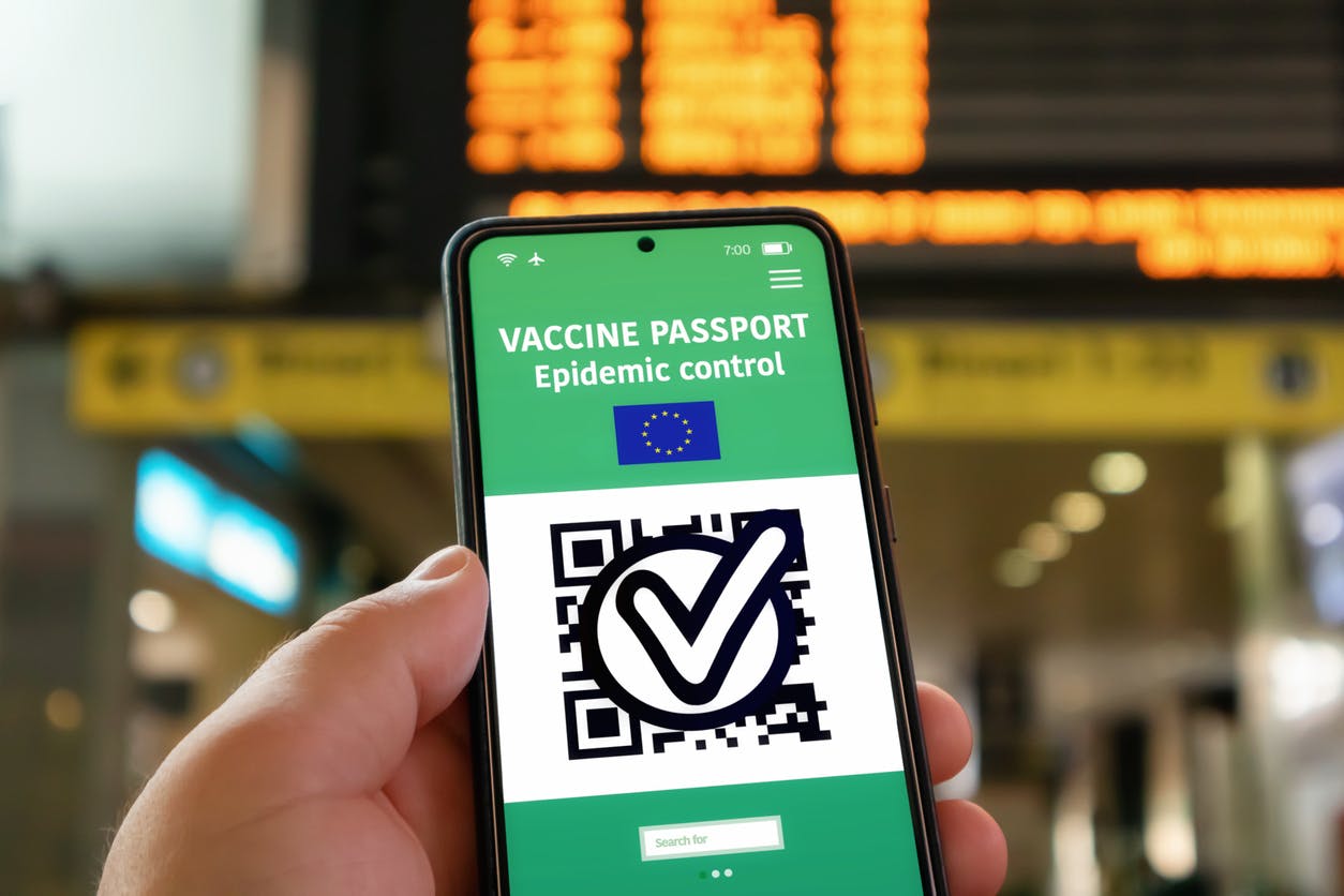 Covid-19 : comment obtenir le pass sanitaire européen pour vos voyages ? |  Dossier Familial