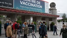Covid-19 : peut-on rendre la vaccination obligatoire pour tous les Français ?