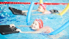 Des leçons gratuites de natation pour les enfants âgés de 4 à 12 ans