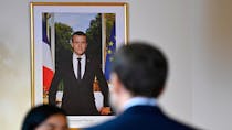 Peut-on décrocher un portrait du président de la République en préfecture ou en mairie ?