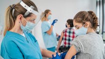 Covid-19 : les directeurs d’école bientôt autorisés à vérifier l’état vaccinal des élèves ?