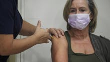 Covid-19 : une quatrième dose de vaccination va-t-elle être recommandée ?