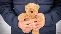 Décès d’un enfant : les prestations familiales seront maintenues pendant 3 mois