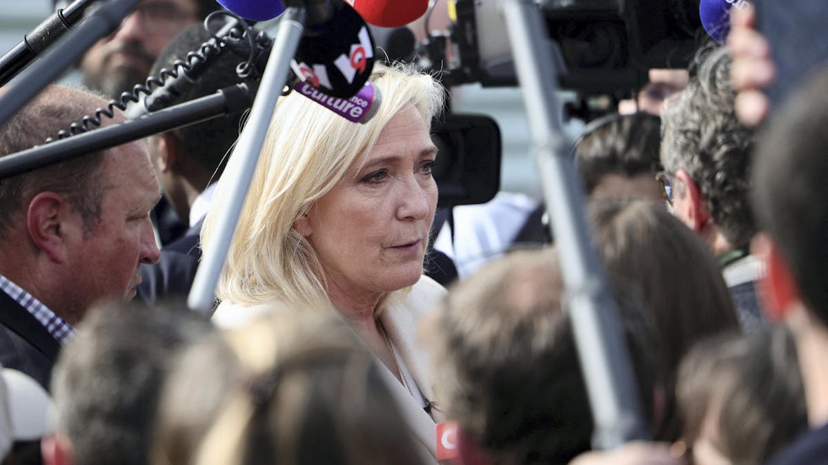 Marine Le Pen, micros, Soucy, Yonne