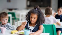 Cantines scolaires : les prix des repas pourraient augmenter à la rentrée