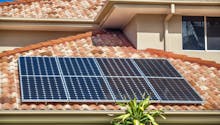 Comment produire son électricité à domicile en installant des panneaux solaires ?