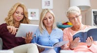 Créer un journal connecté pour les grands-parents : quel service choisir ?