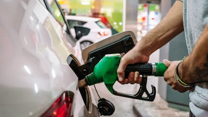 Carburant : bientôt une aide pour ceux qui prennent leur voiture pour aller travailler ?