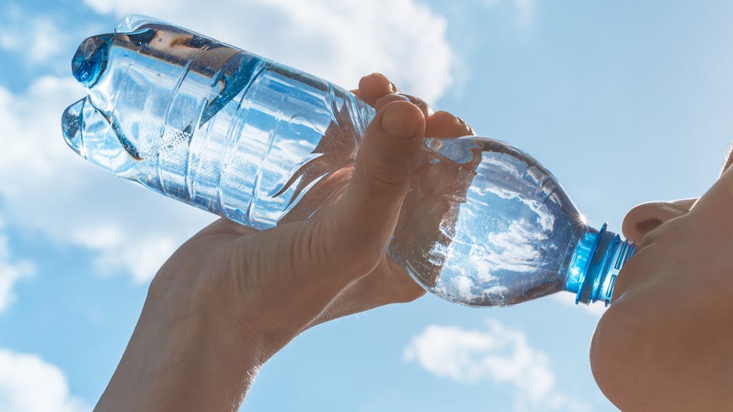 Santé : 7 bouteilles d’eau sur 9 contiennent des microplastiques