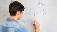 Lycée : les maths seront de nouveau obligatoires dès la première à la rentrée 2023
