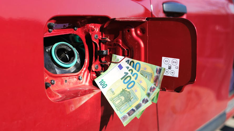Indemnité carburant de 100 € : comment demander l’aide de l’État ?