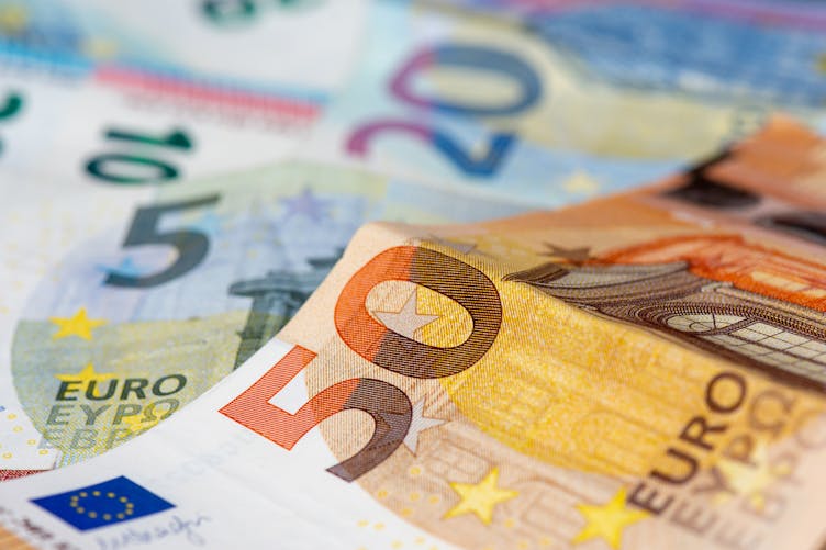 Arnaques / Faux billets de 5, 10, 20 et 50 euros : comment les reconnaître  facilement ? - , guide de l'épargne
