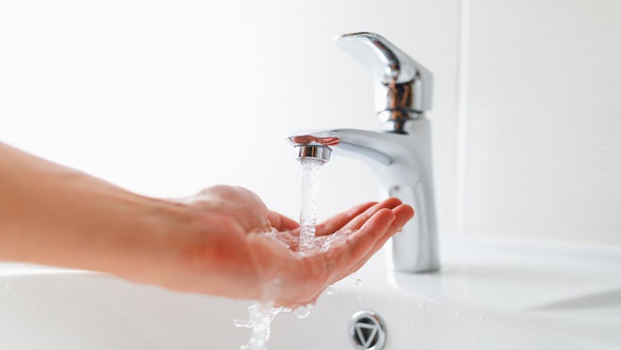 Facture d’eau : une nouvelle obligation pour les bailleurs et syndics de copropriété