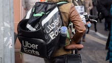 Uber Eats, Deliveroo, Just Eat... Les livreurs obtiennent le droit à un salaire minimum
