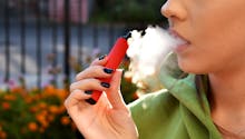 Puffs : les cigarettes électroniques à usage unique bientôt interdites ?