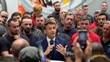 Comment Emmanuel Macron compte-t-il réindustrialiser la France ?