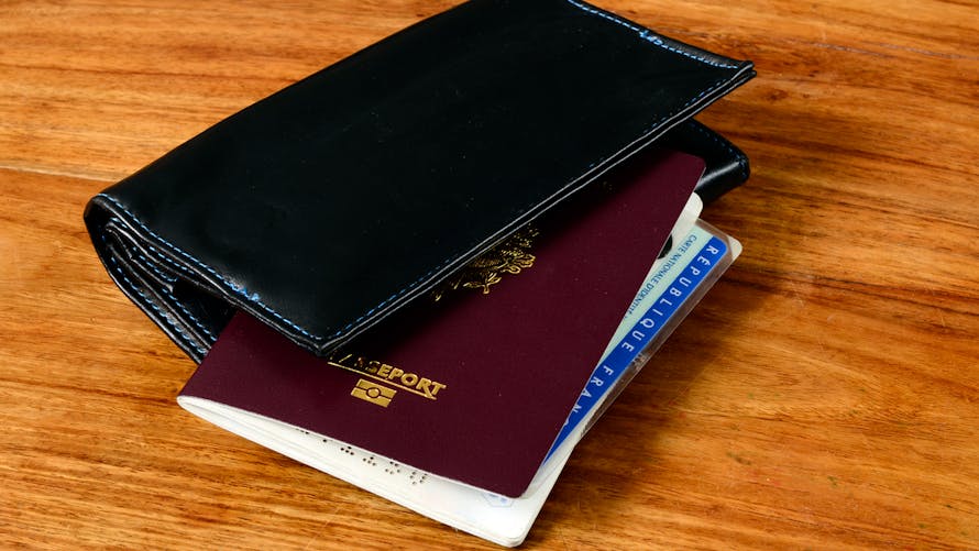 Cartes nationales d’identité et passeports : les renouvellements pour changement d’adresse sont impossibles