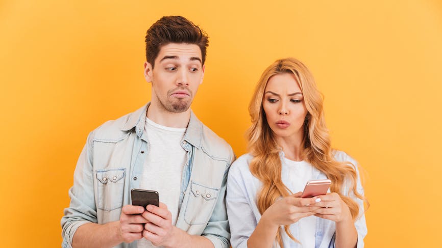 Avez-vous le droit de fouiller dans le téléphone portable de votre conjoint  ?