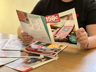 Rezension 150 € Promotions Magazine Soldes Prospektbroschüre Pub
