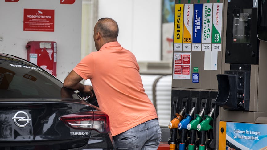 station essence diesel carburant vente à perte total esso bp shell