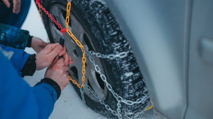 pneus neige obligatoires véhicule sécurité routière