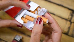 Tabac : le prix du paquet de cigarettes va passer à 12 € en 2025 et 13 € en 2026