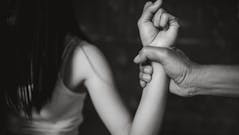 Violences conjugales : quel est le montant de l’aide d’urgence de la CAF pour les victimes ?