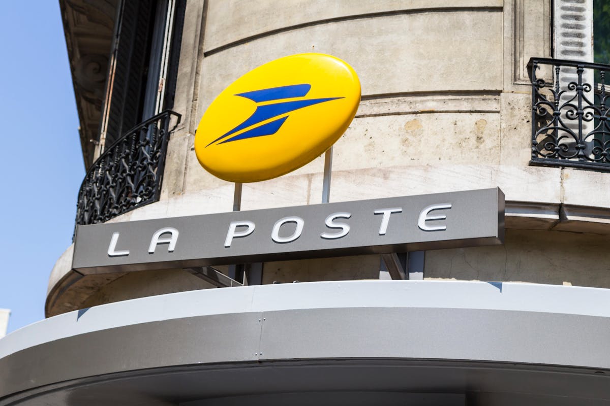 La Poste envoyer du courrier ou un colis coûtera plus cher en 2025