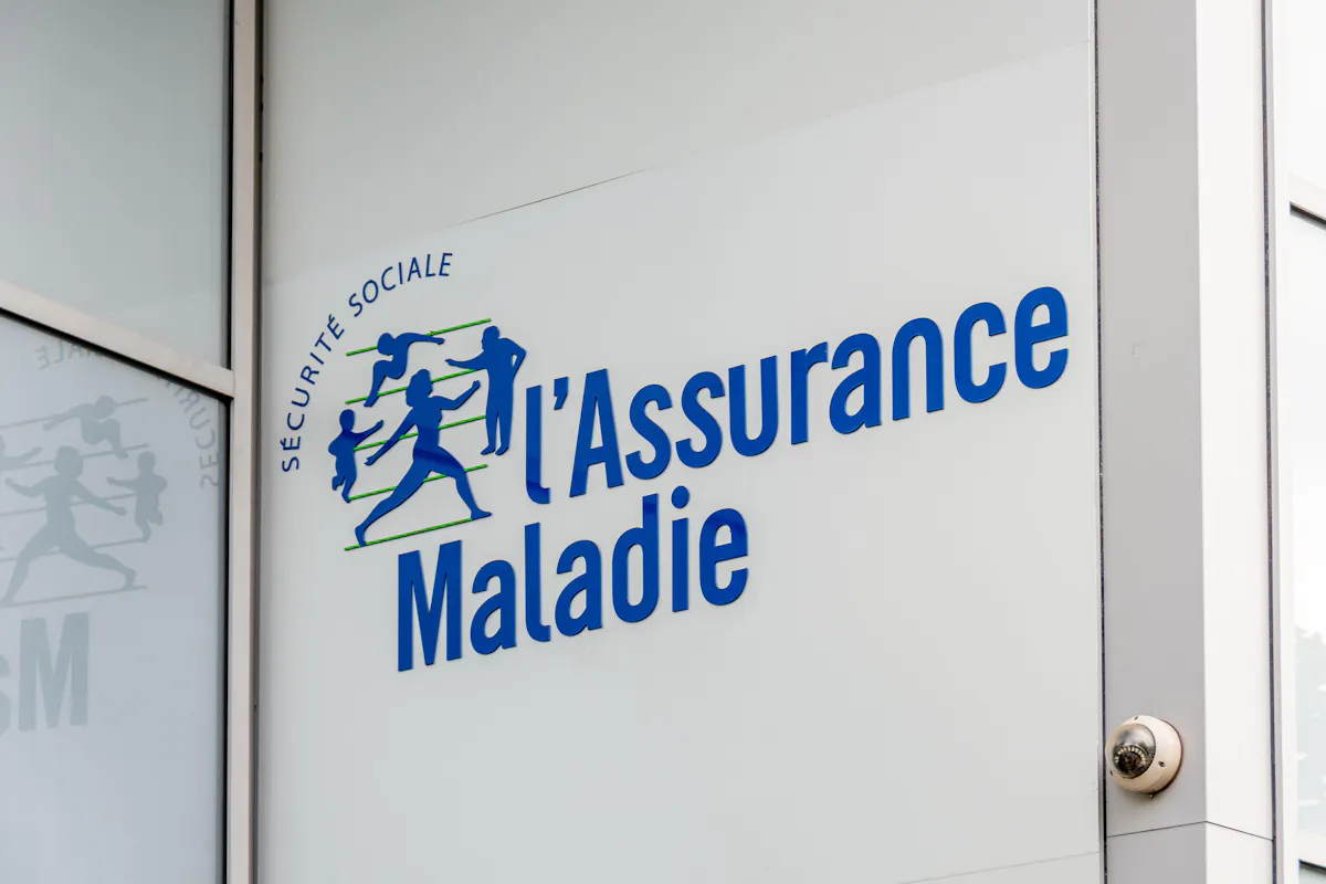 500,000 French to Get Major Health Insurance Alert