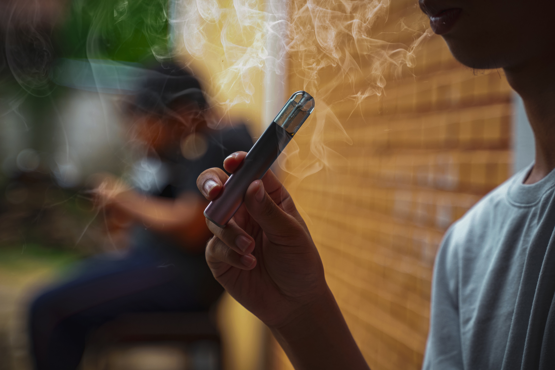 marché cigarette électronique cigarette electronique main image 0