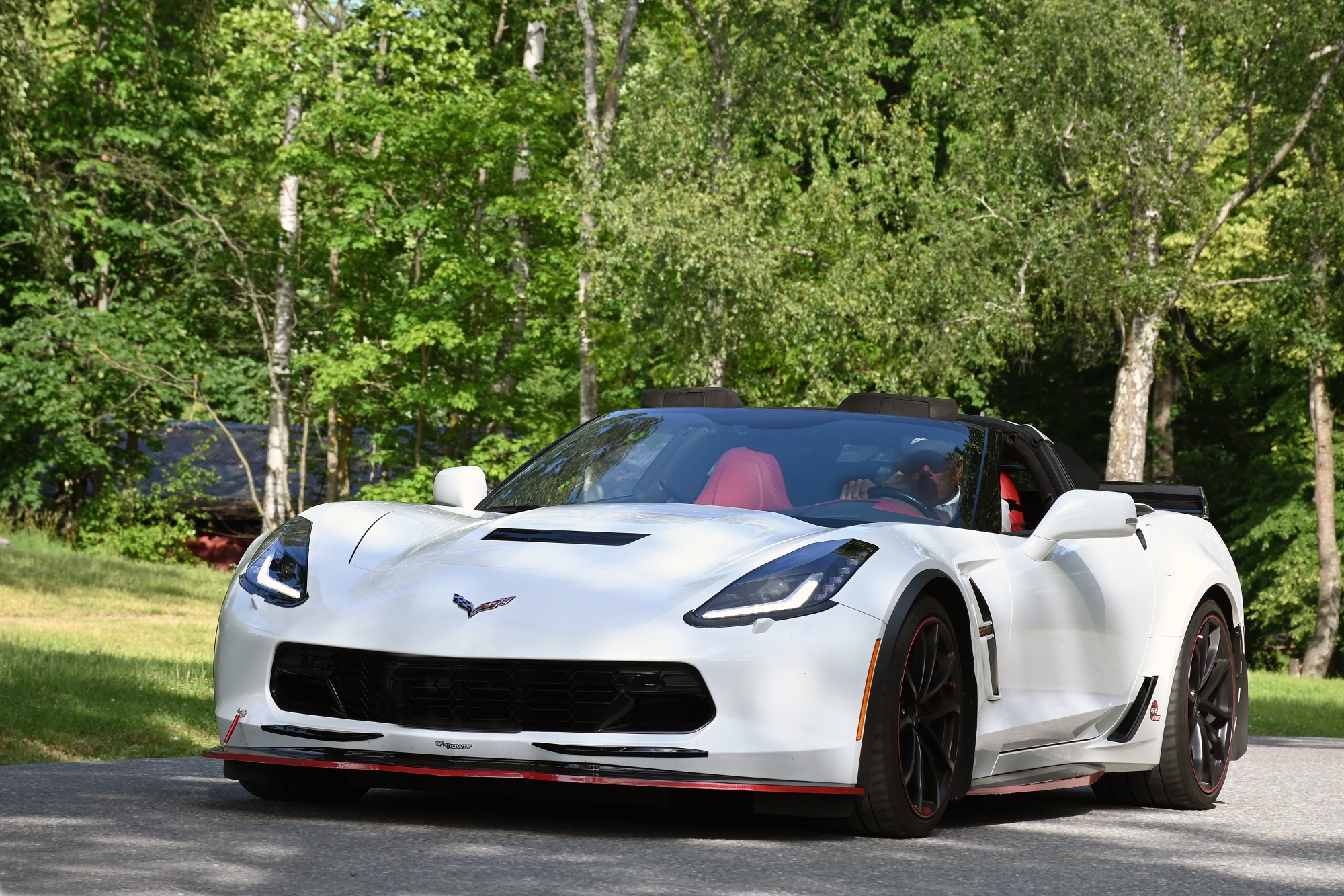 Assurance auto : quelles garanties choisir pour protéger une voiture de luxe ?