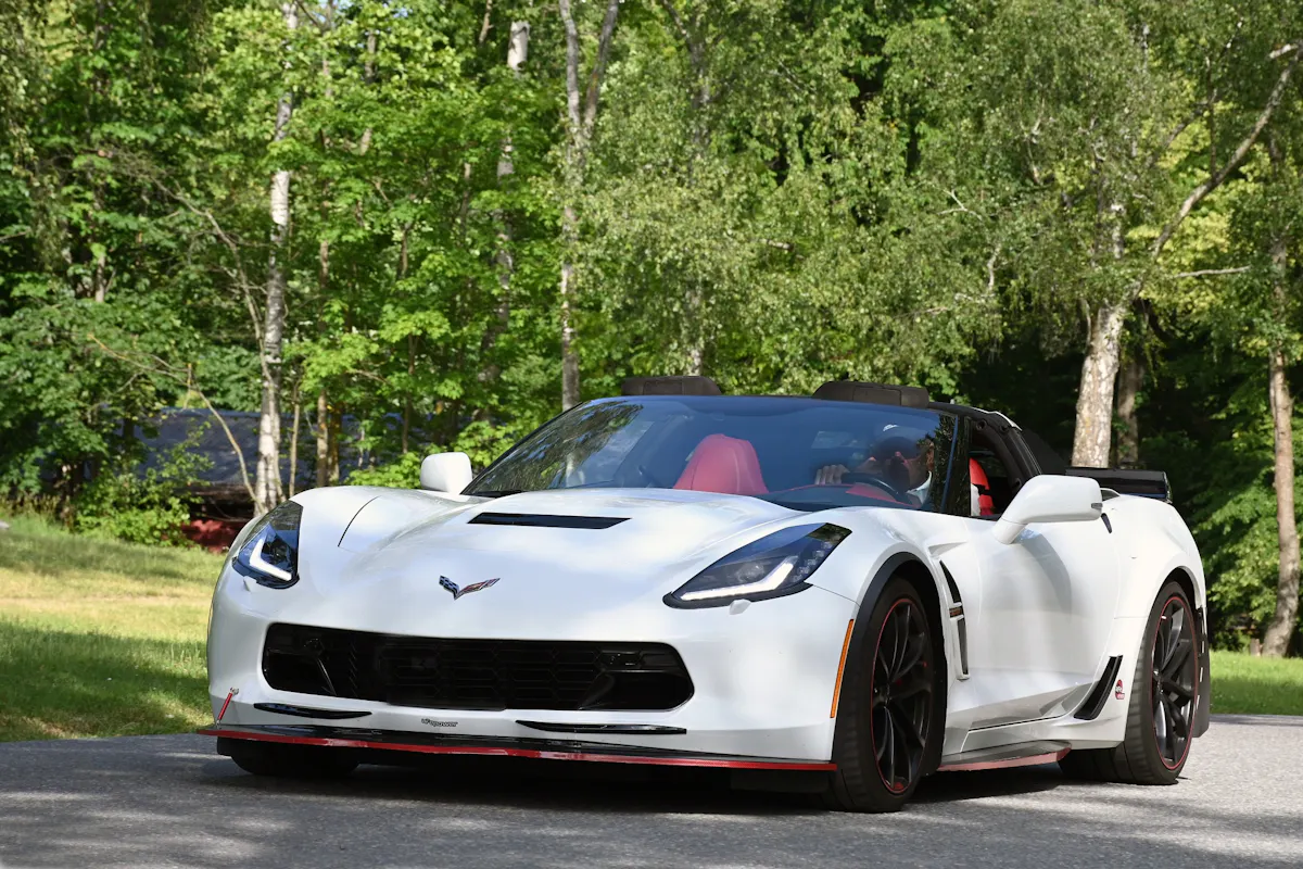 Assurance auto : quelles garanties choisir pour protéger une voiture de luxe ?